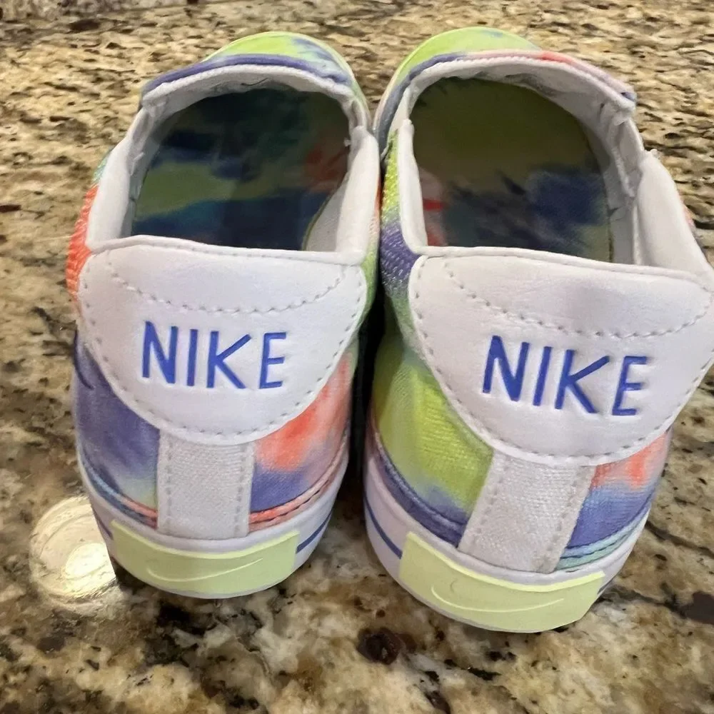 Nike tye dye slip on sneakers women’s 6
